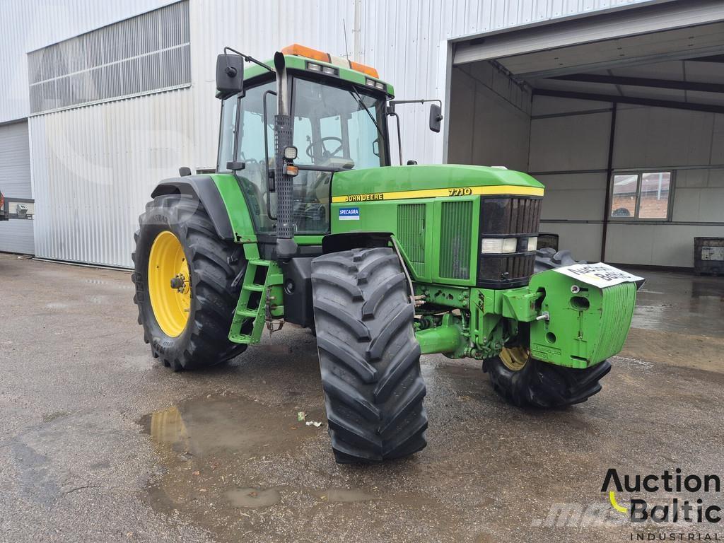 John Deere 7710 Traktory