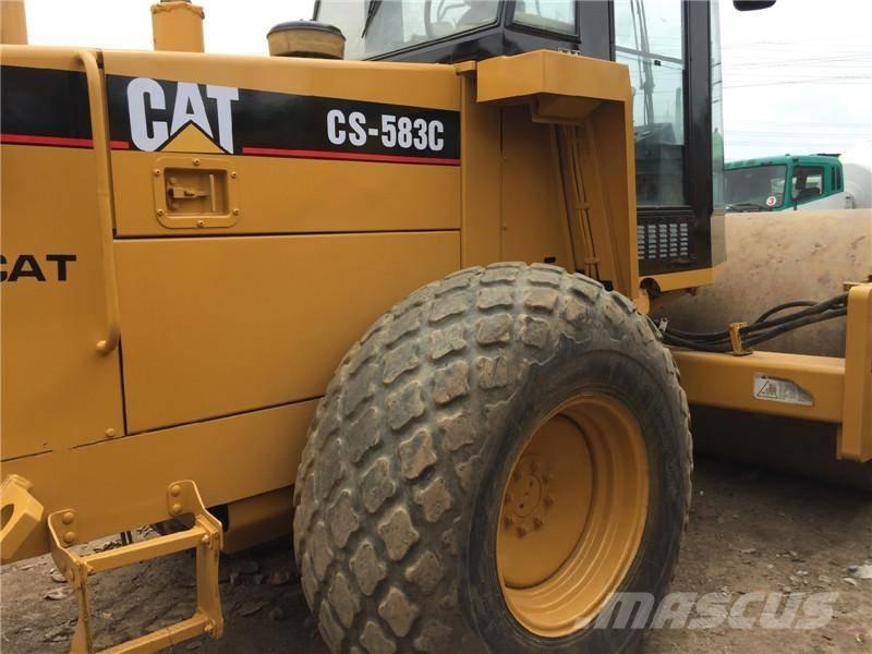 CAT CS583C Tahačové válce