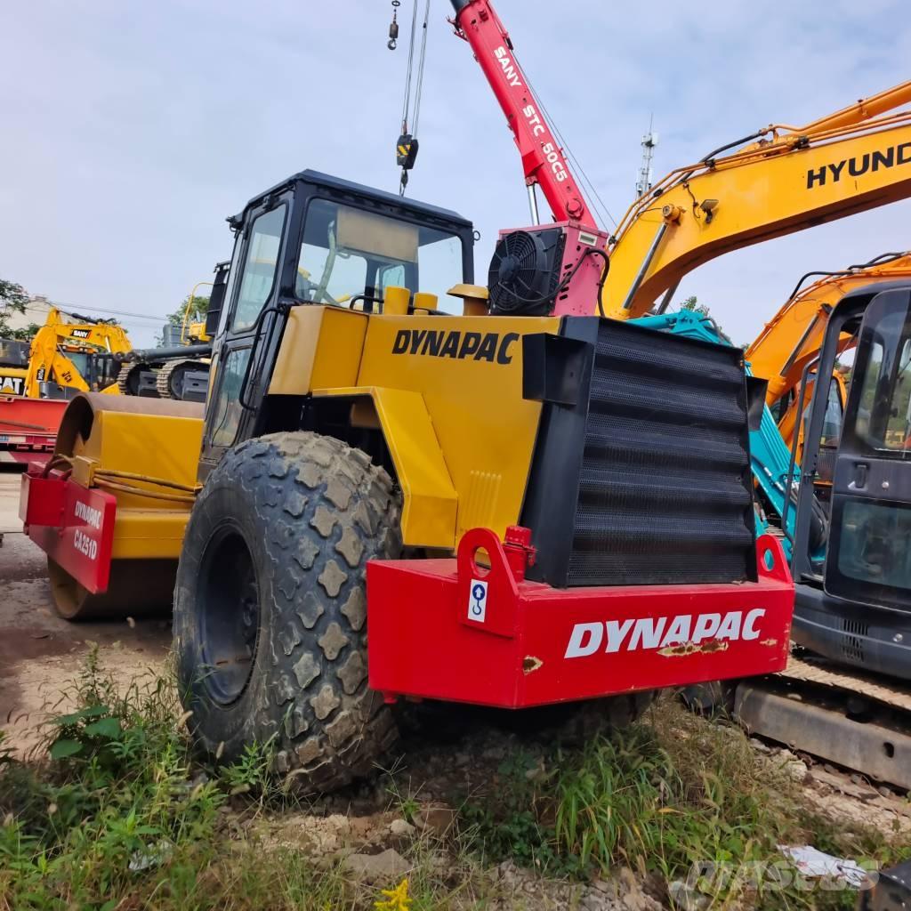 Dynapac CA251D Tahačové válce
