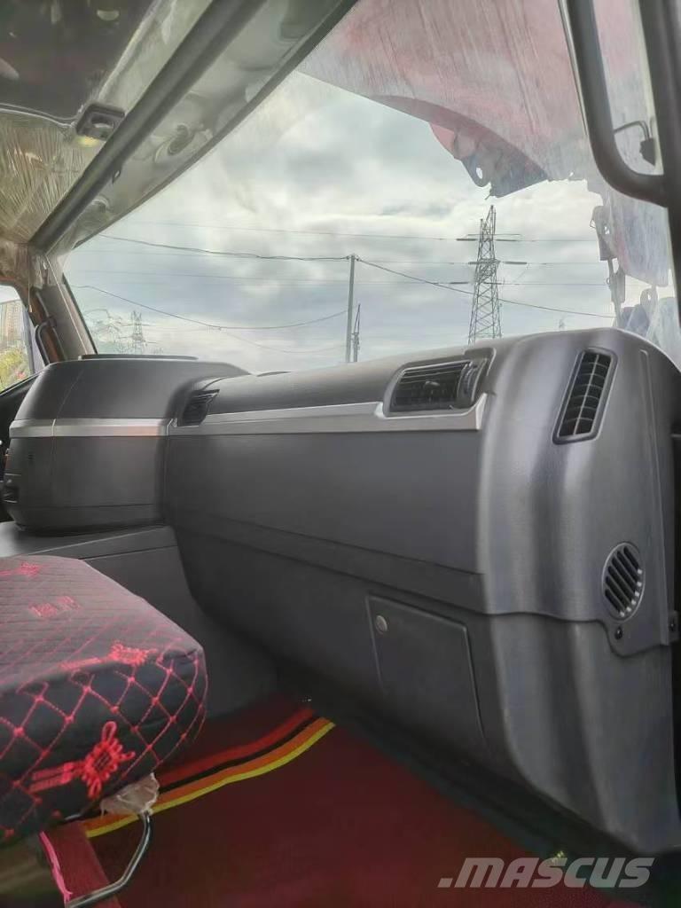 Sany STC1300C8 Univerzální terénní jeřáby