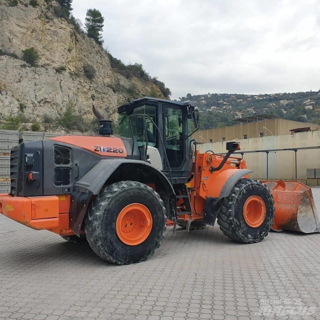 Hitachi ZW 220-5 Kolové nakladače