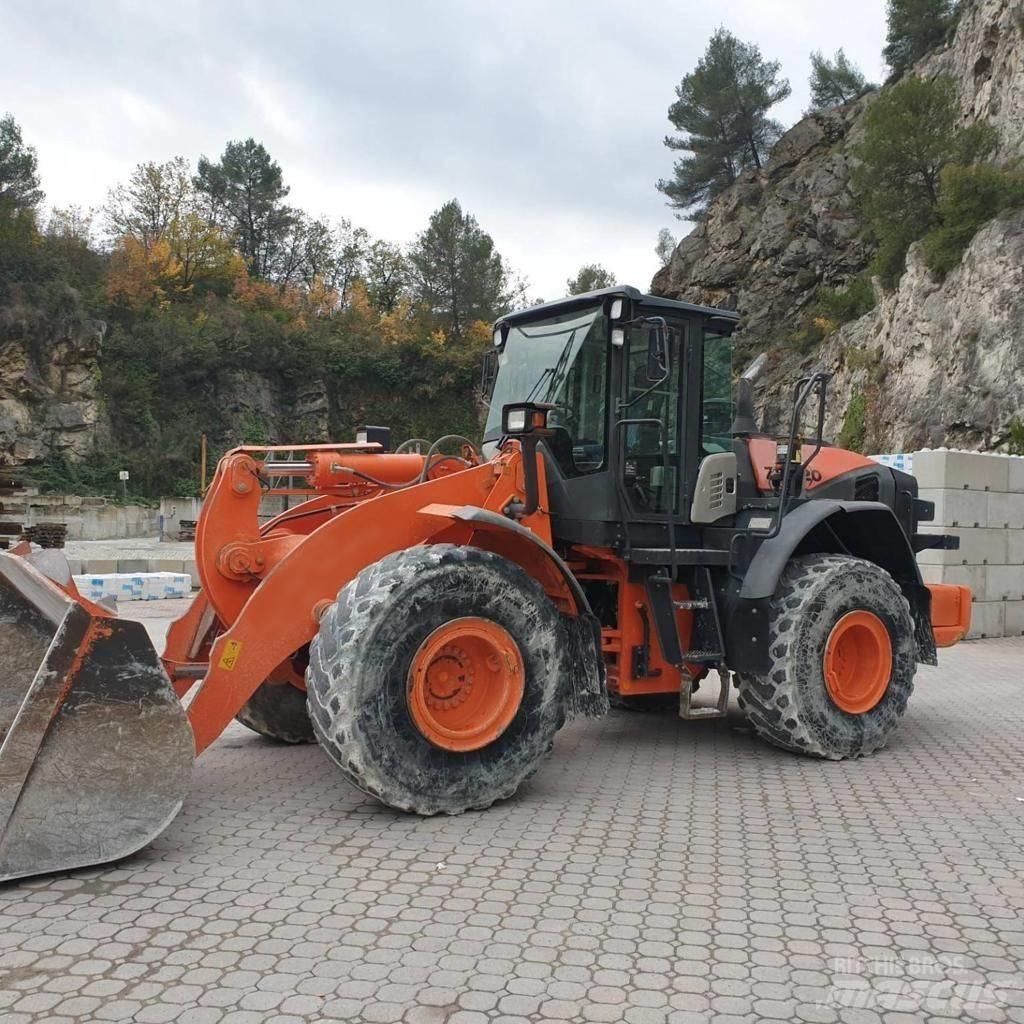 Hitachi ZW 220-5 Kolové nakladače