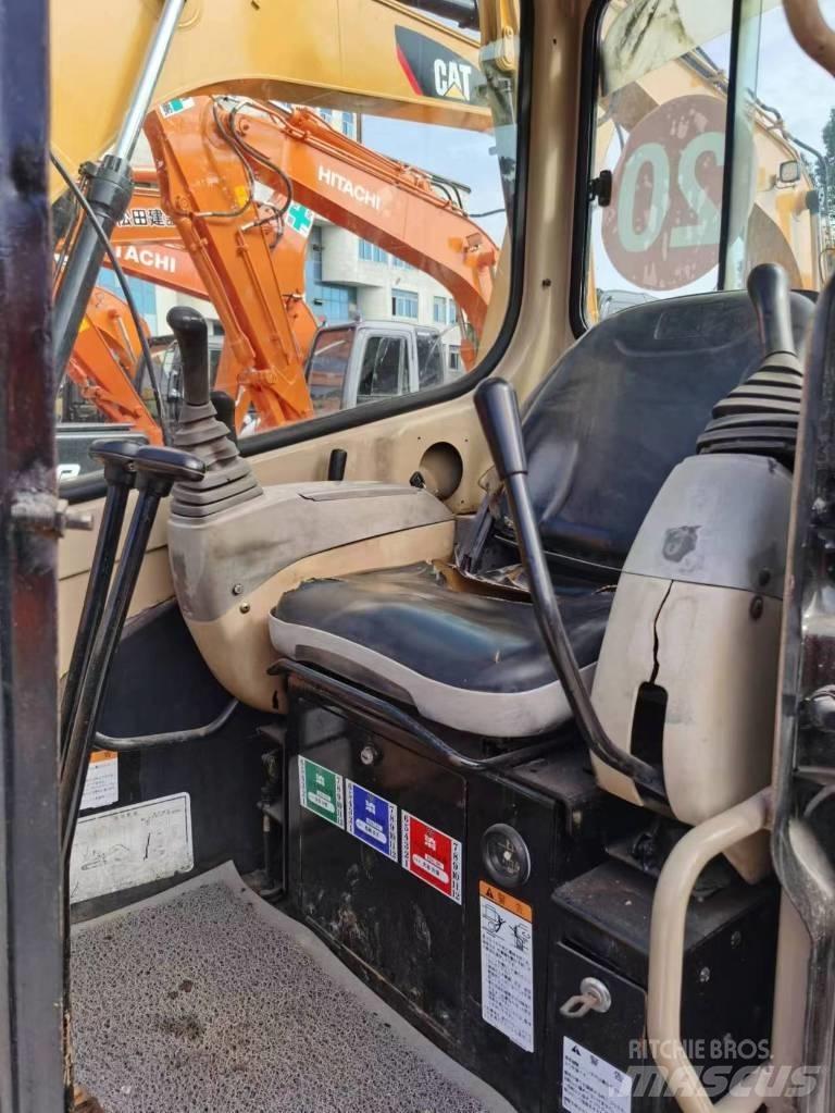 CAT 303 Mini rýpadla < 7t