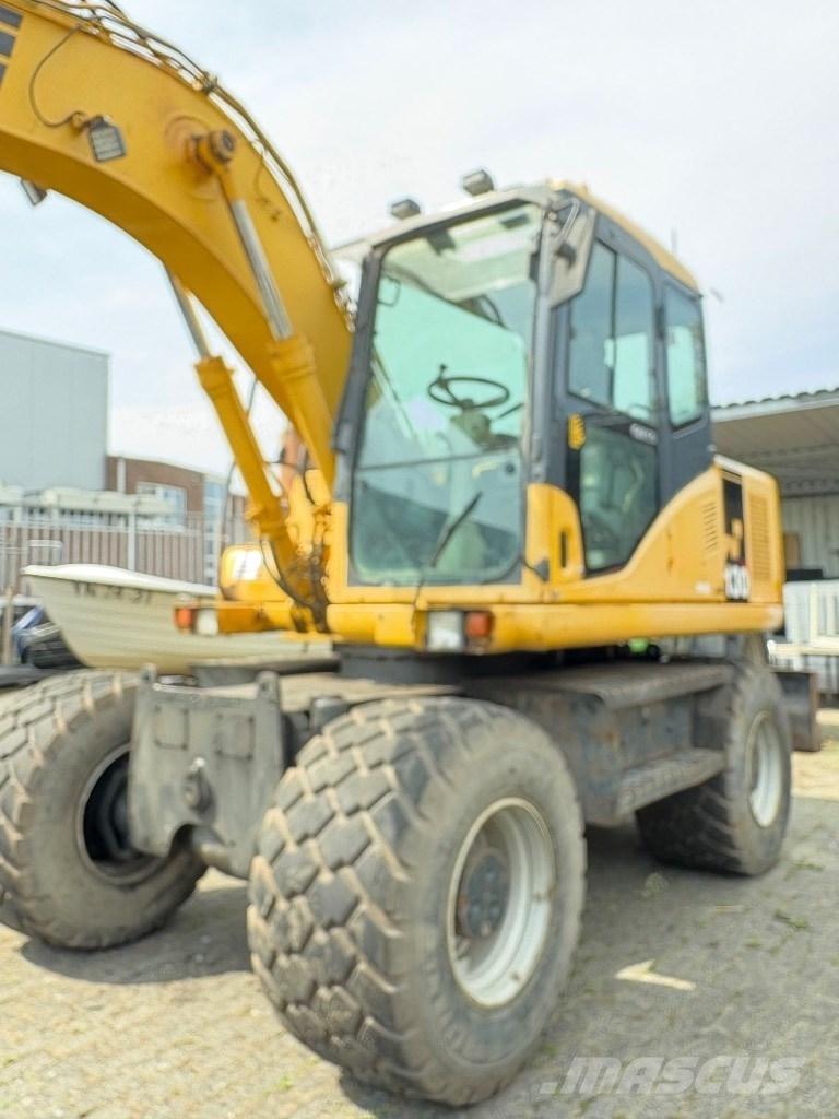 Komatsu PW 130-7K Kolová rýpadla