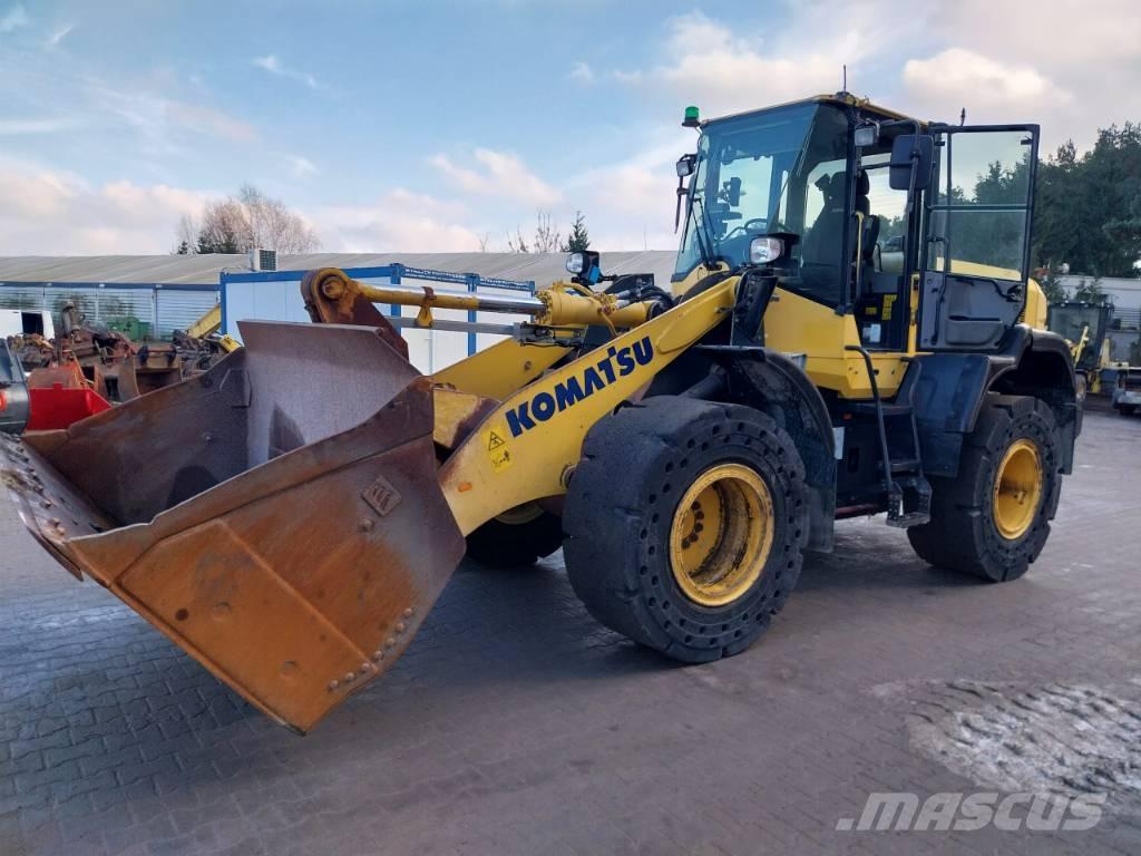 Komatsu WA270-7 Kolové nakladače