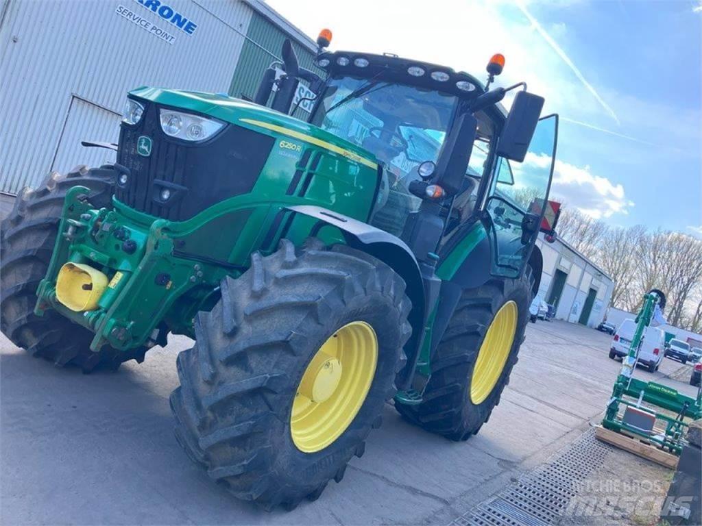 John Deere 6250R Traktory
