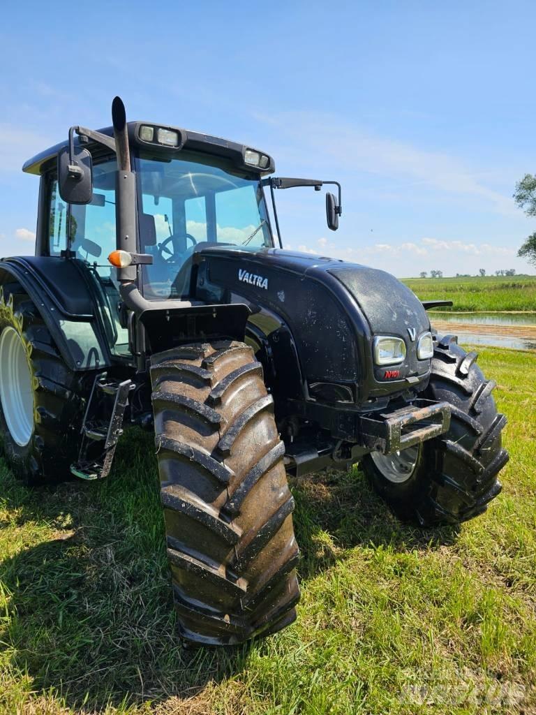 Valtra N 101 Traktory