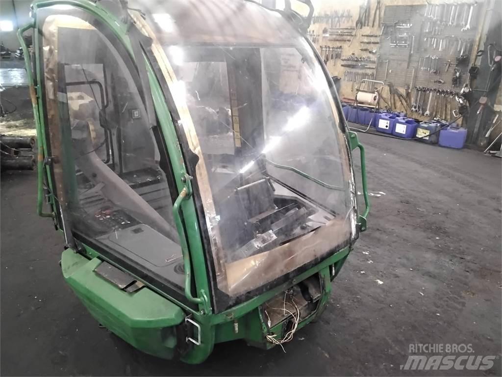 John Deere 1270E Kabiny a interiér