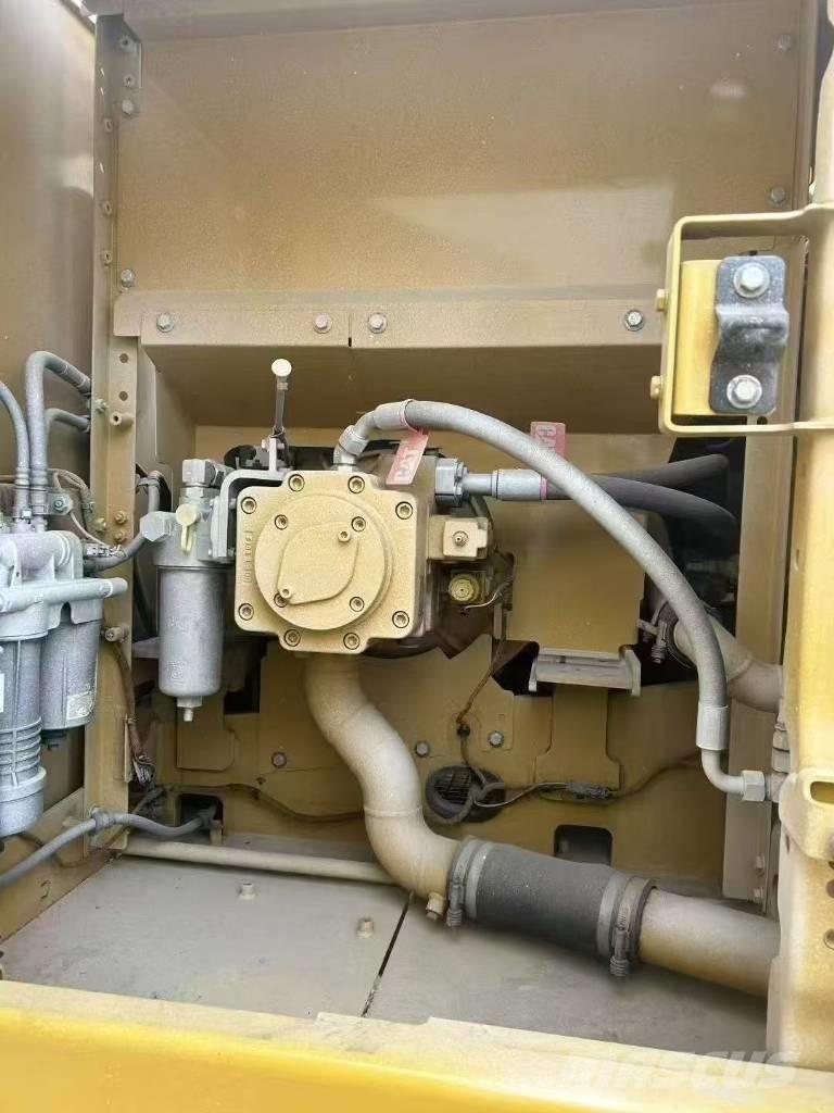 CAT 323 Pásová rýpadla