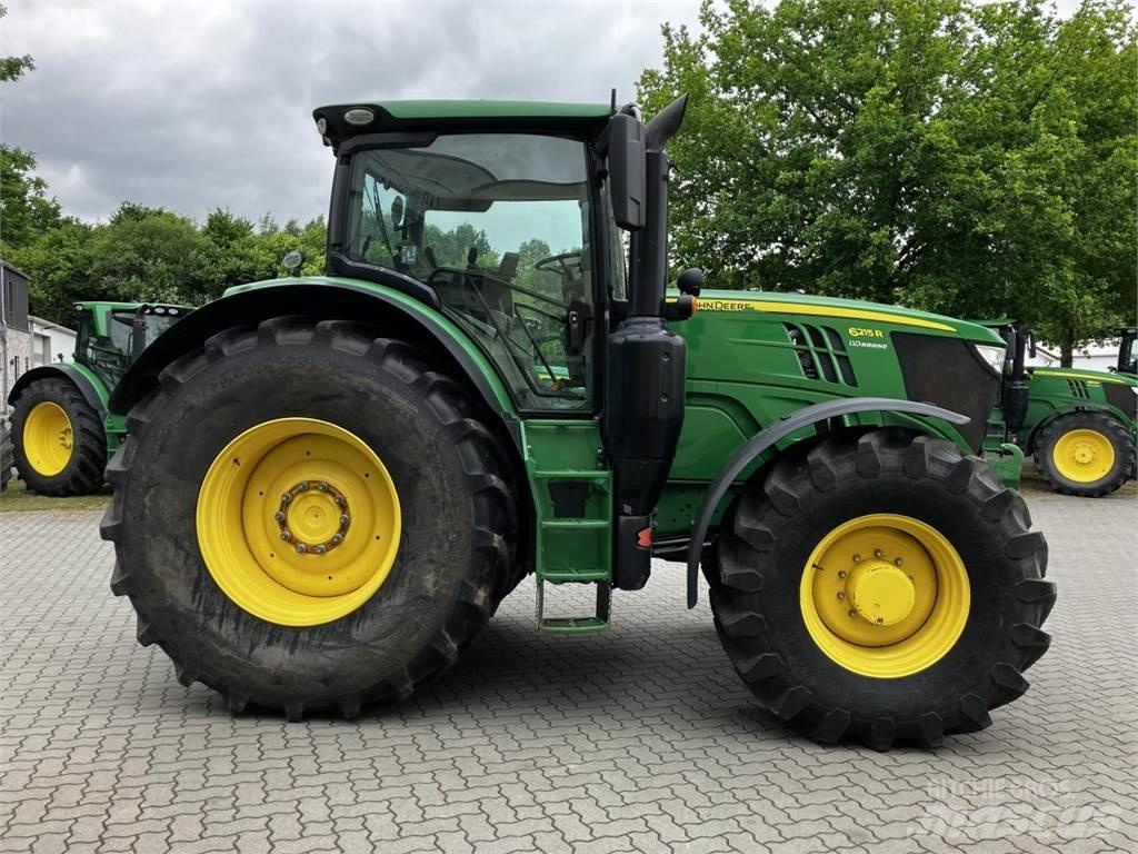 John Deere 6215R Traktory