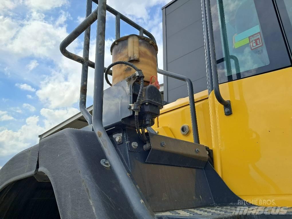 Komatsu WA480-8 Kolové nakladače