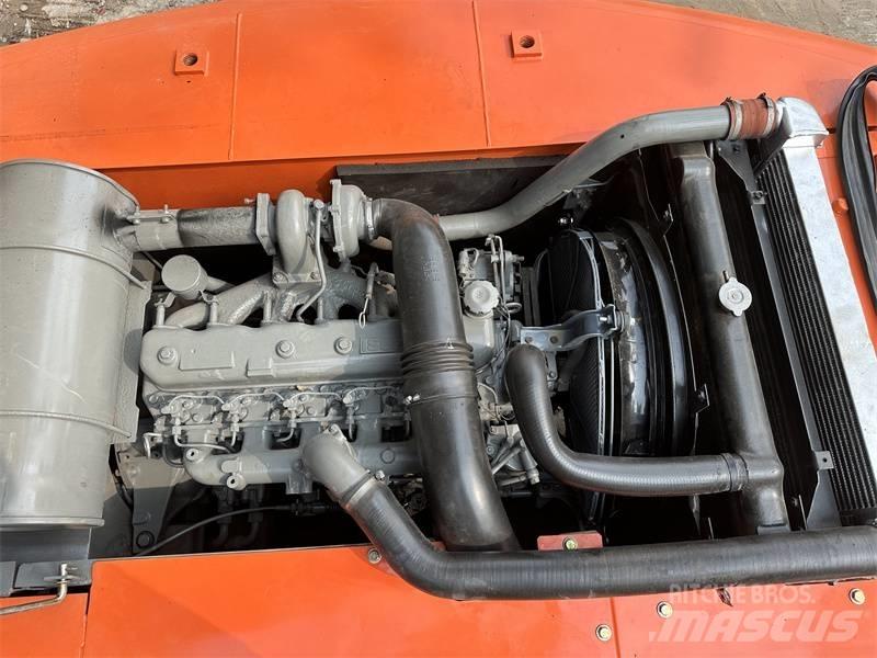 Hitachi 200 Kolová rýpadla