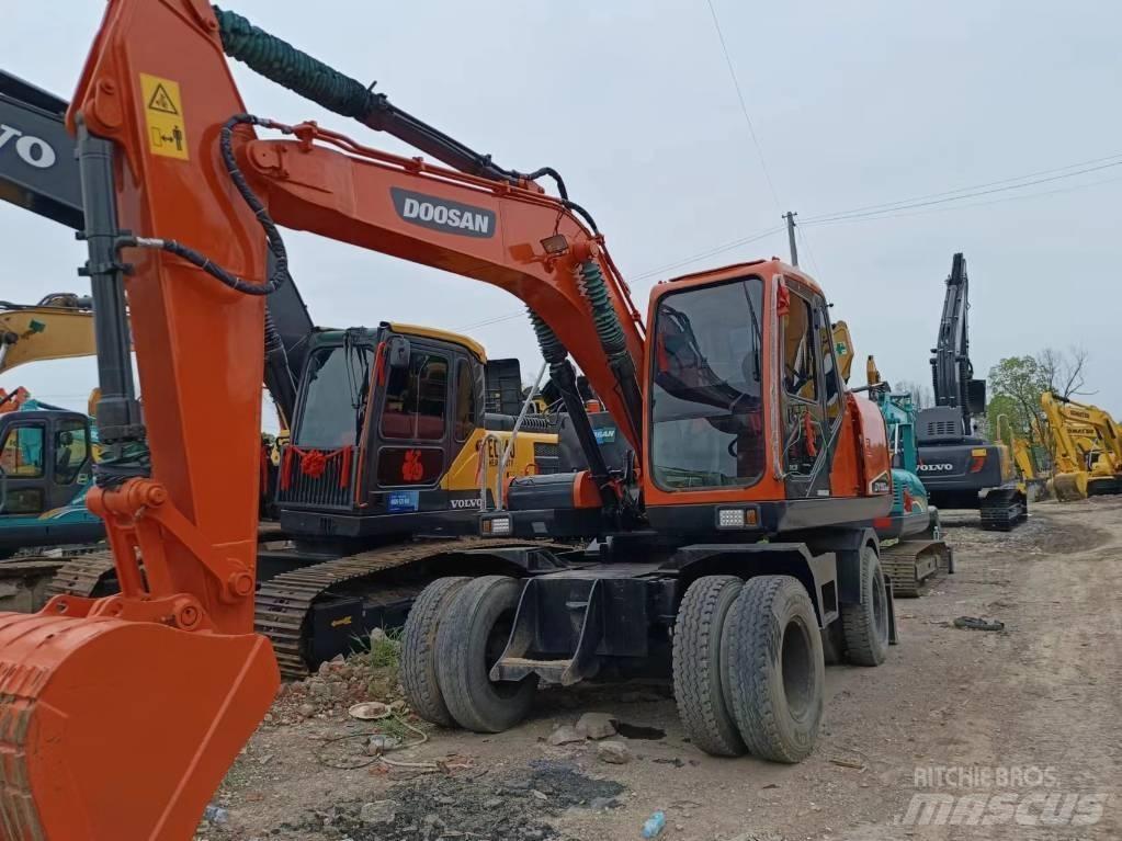 Doosan 150 W Kolová rýpadla