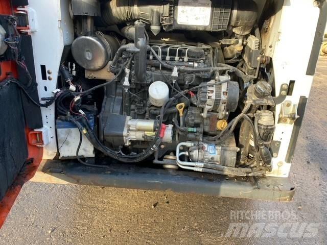 Bobcat S 590 Smykem řízené nakladače