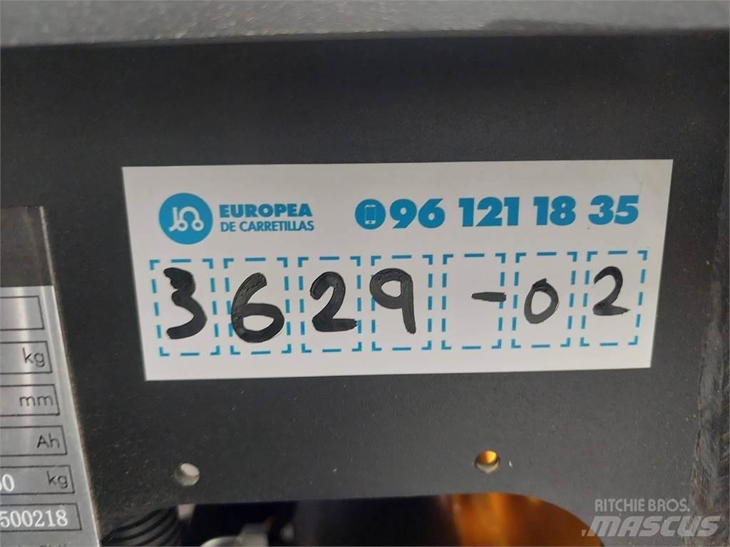  EFL253 Akumulátorové vozíky