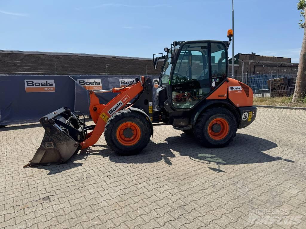 Komatsu WA70-7 Kolové nakladače
