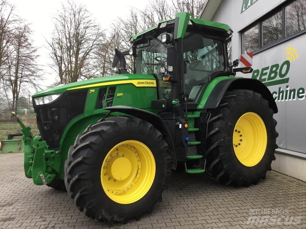 John Deere 7R330 Traktory