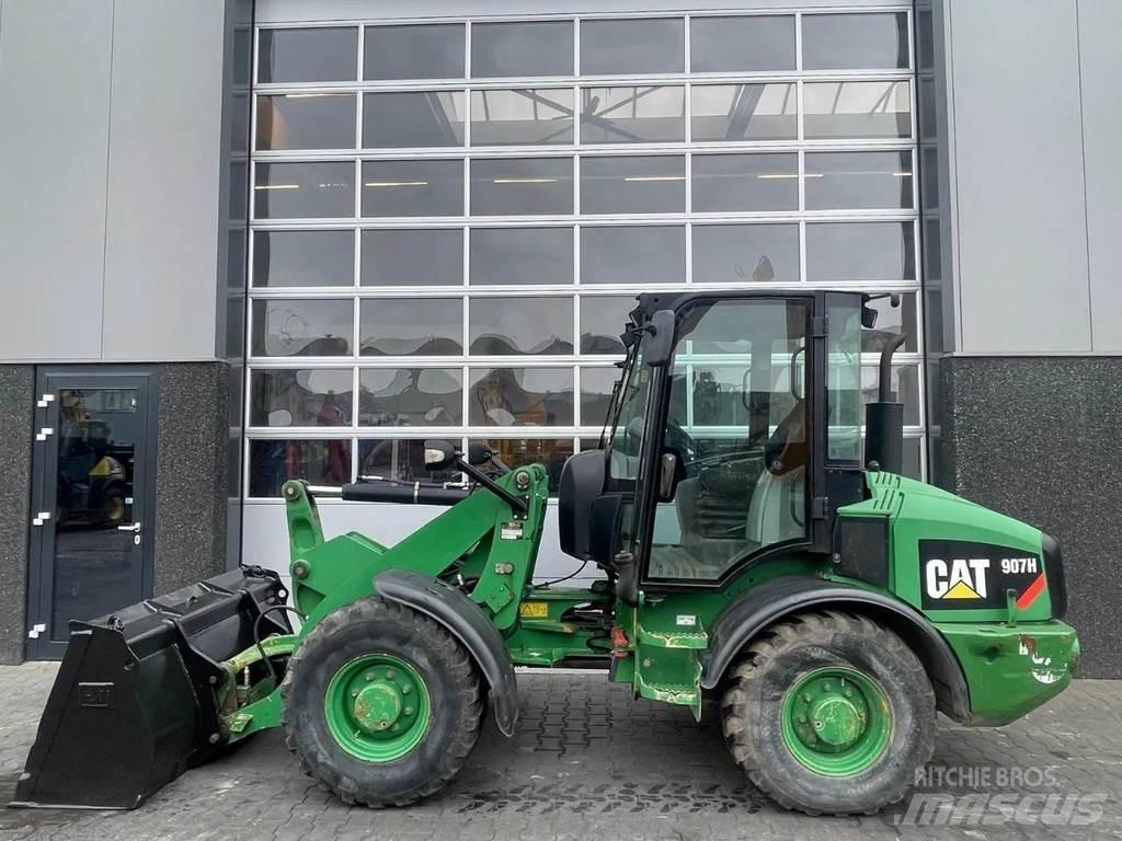 CAT 907H Kolové nakladače