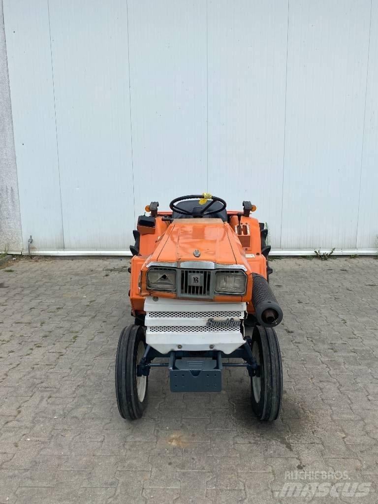 Kubota B1702-M Kompaktní traktory
