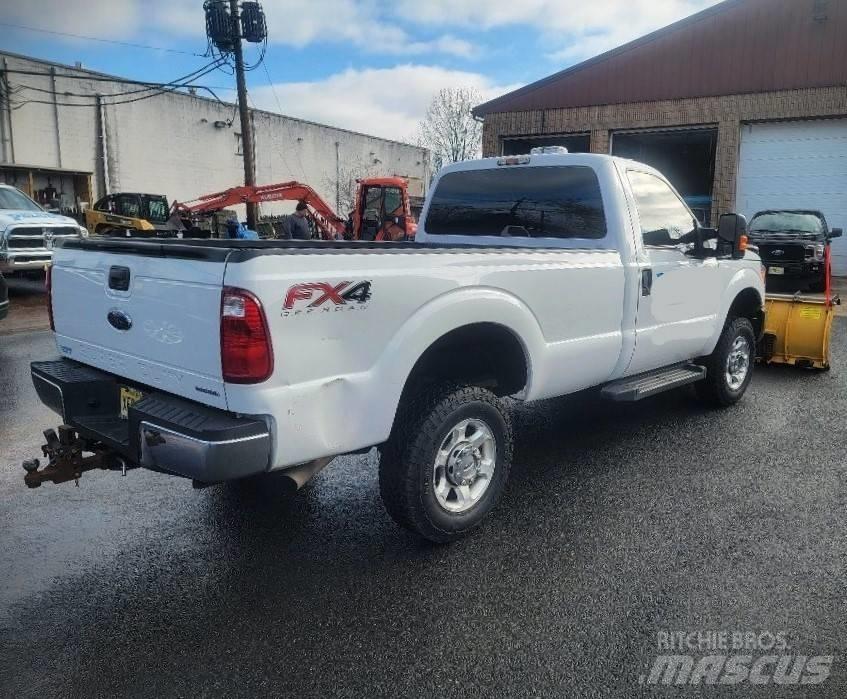 Ford F 250 FX4 Sněžné pluhy, přední sněhové radlice