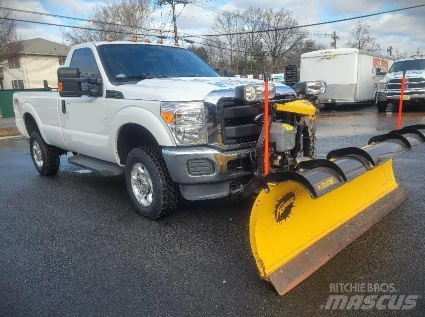 Ford F 250 FX4 Sněžné pluhy, přední sněhové radlice