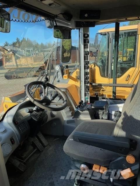Volvo L120F Kolové nakladače