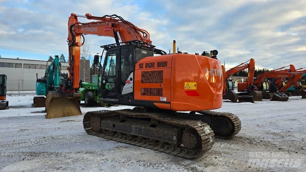 Hitachi ZX225USRLC-6 Pásová rýpadla