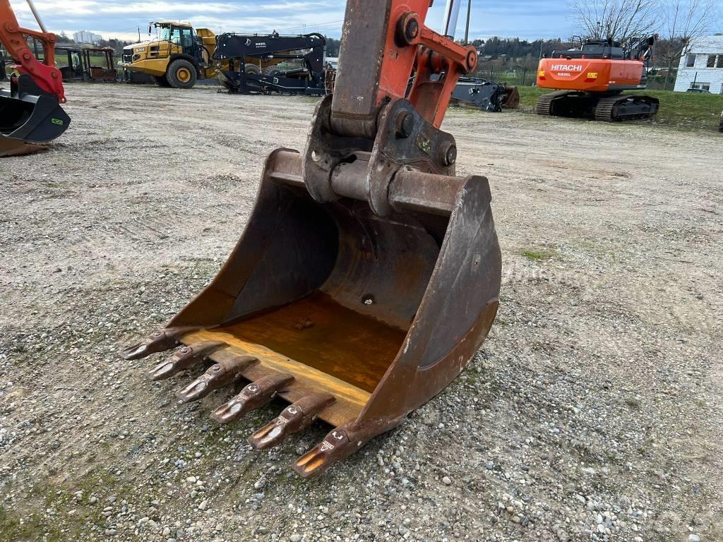 Hitachi ZX210LC Pásová rýpadla