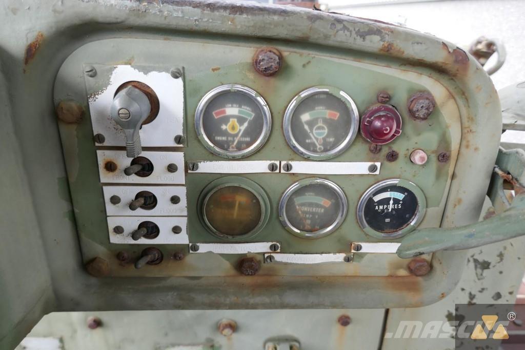 CAT D7F Ex-army Pásové dozery