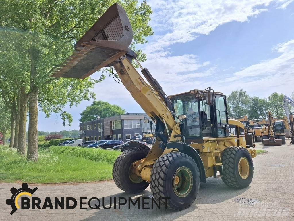 CAT 930G Kolové nakladače