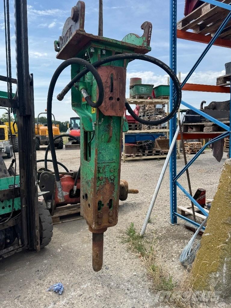 Montabert V 1200 BRH Hydraulická beranidla na zatloukání pilotů