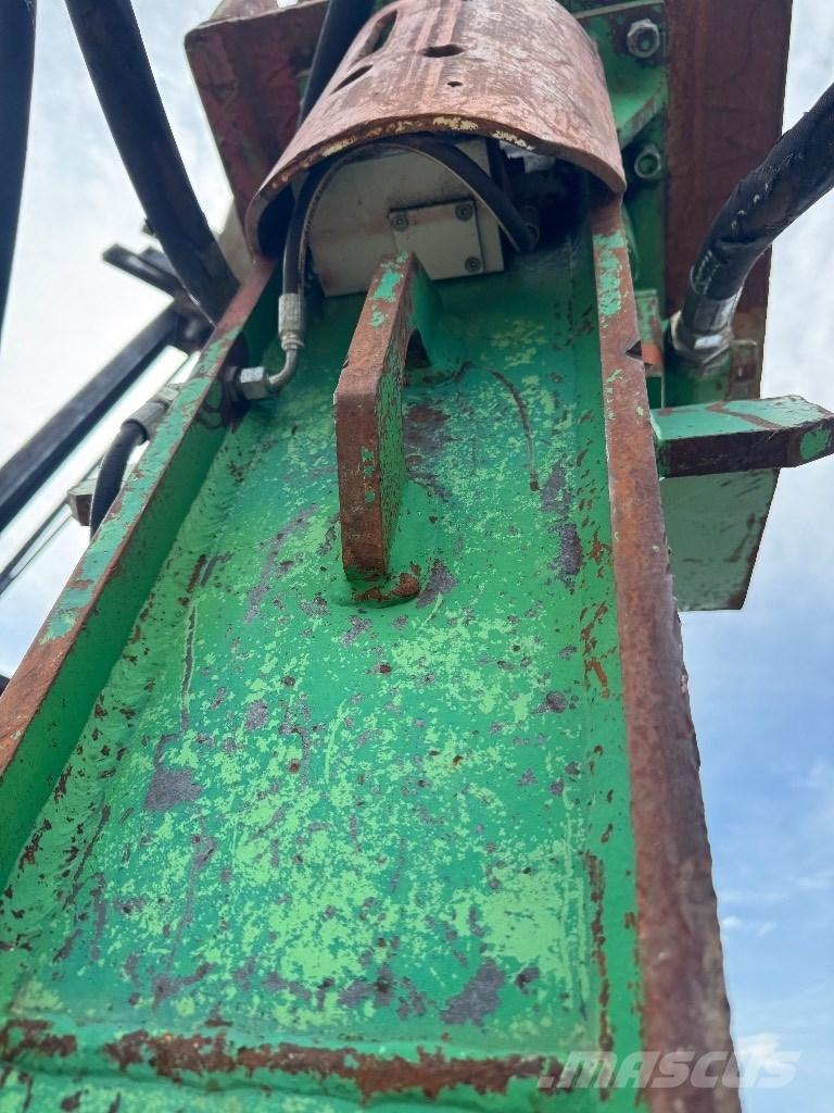 Montabert V 1200 BRH Hydraulická beranidla na zatloukání pilotů