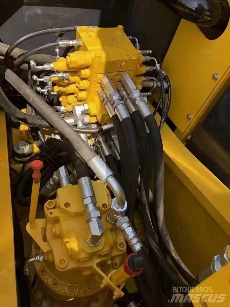 Komatsu 160-7 Pásová rýpadla