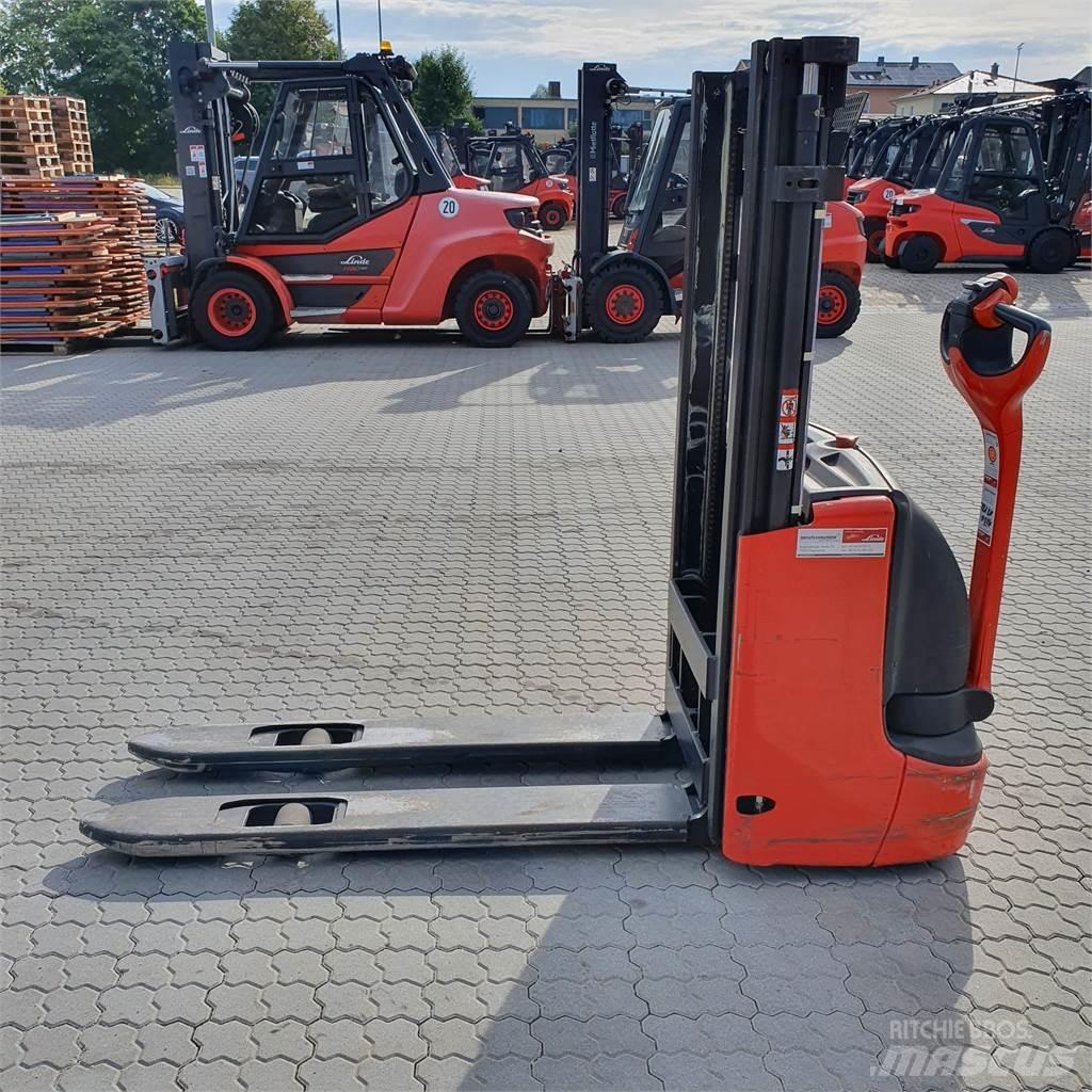 Linde L12 Ručně vedené vysokozdvižné vozíky