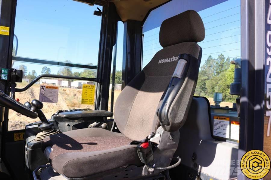 Komatsu WA 320-7 Kolové nakladače
