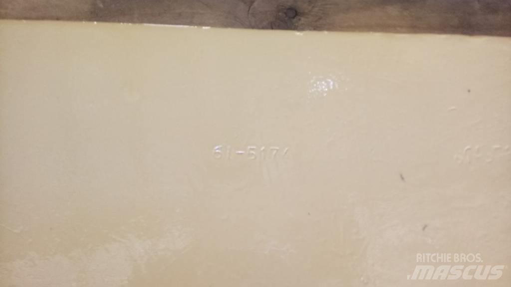 CAT 375 Výložníky a lžíce
