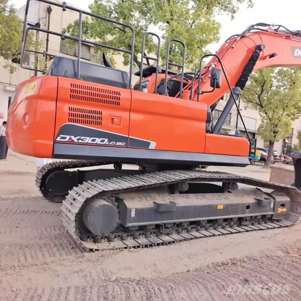 Doosan DX 300 LC-9 Pásová rýpadla