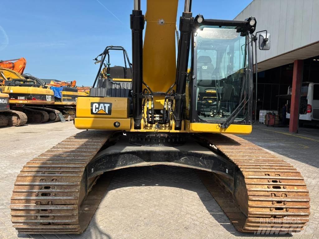 CAT 330 Pásová rýpadla