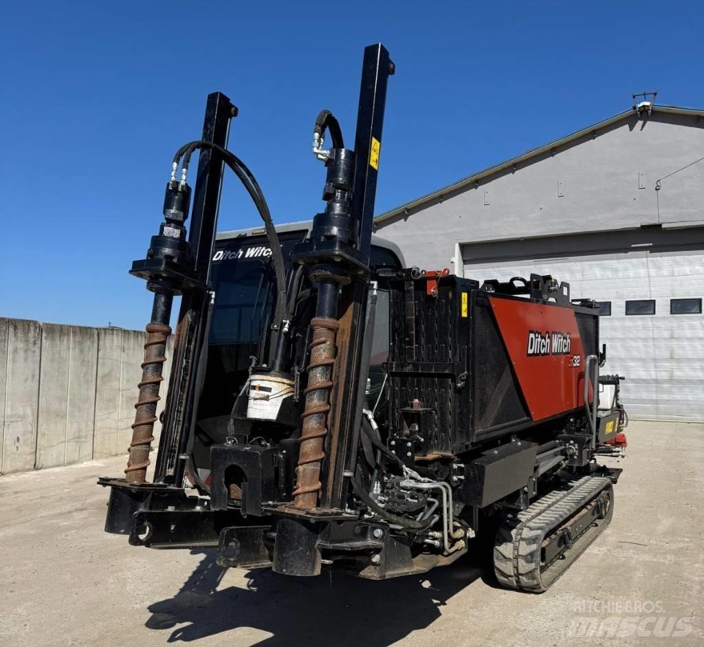 Ditch Witch AT32 Horizontální vrtací zařízení