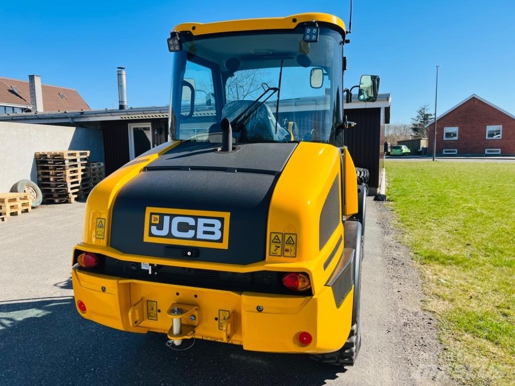 JCB 407 Víceúčelové nakladače