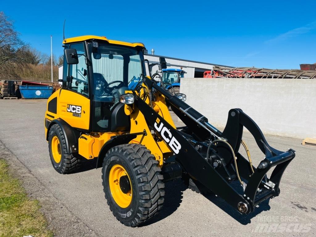 JCB 407 Víceúčelové nakladače