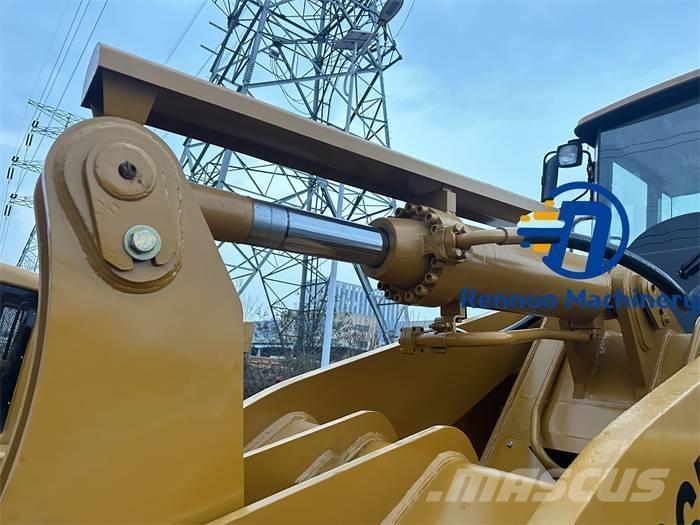 CAT 966H Kolové nakladače