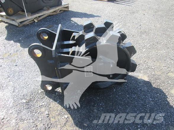  GIYI CAT 320 Pneumatiky, kola a ráfky