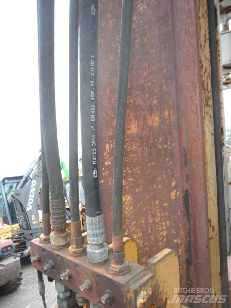 Liebherr R 942 Pilířové jeřáby