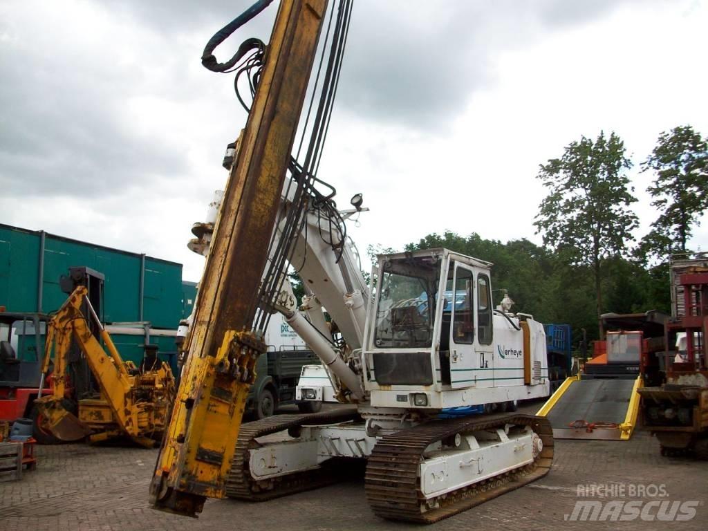 Liebherr R 942 Pilířové jeřáby