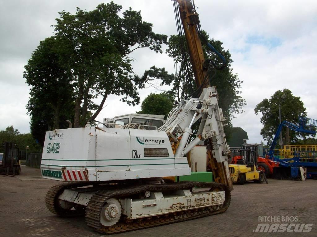 Liebherr R 942 Pilířové jeřáby