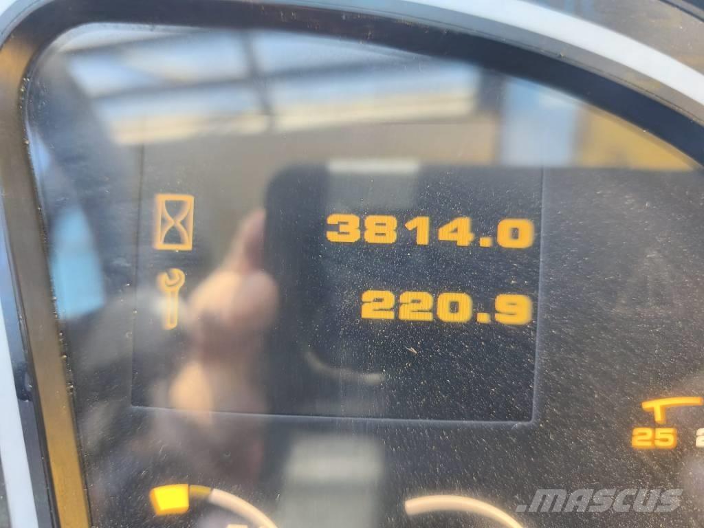 JCB 541-70 Teleskopické manipulátory