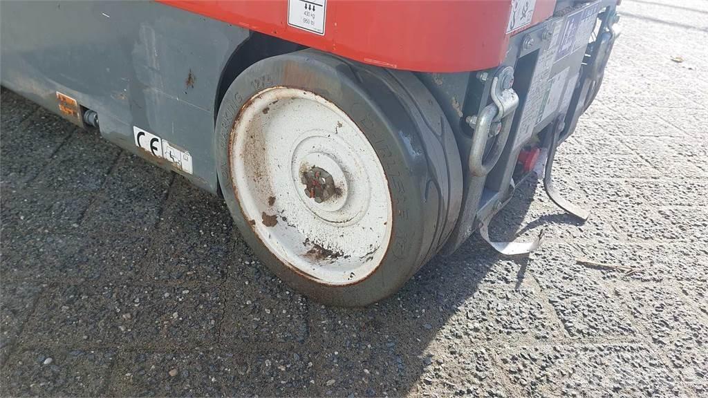 SkyJack SJ12 Další zvedače a plošiny