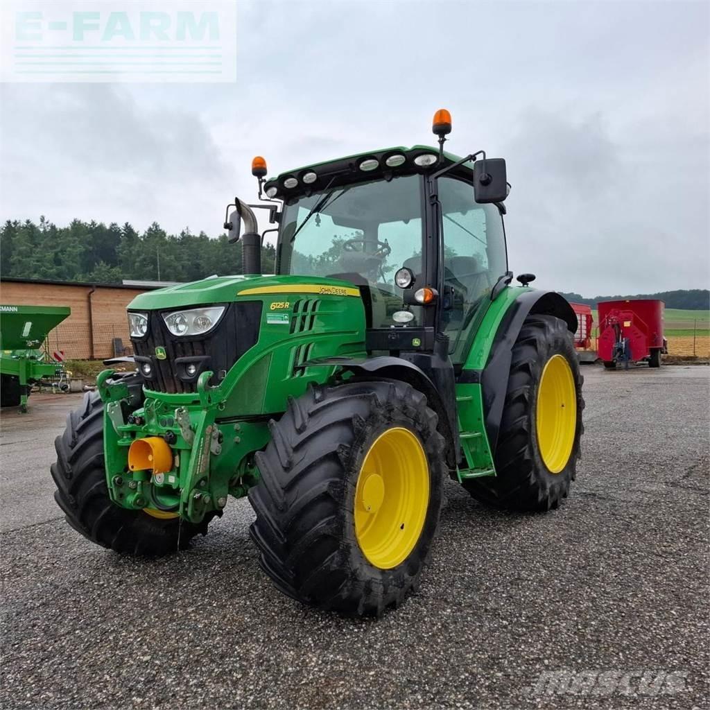 John Deere 6125 R Traktory