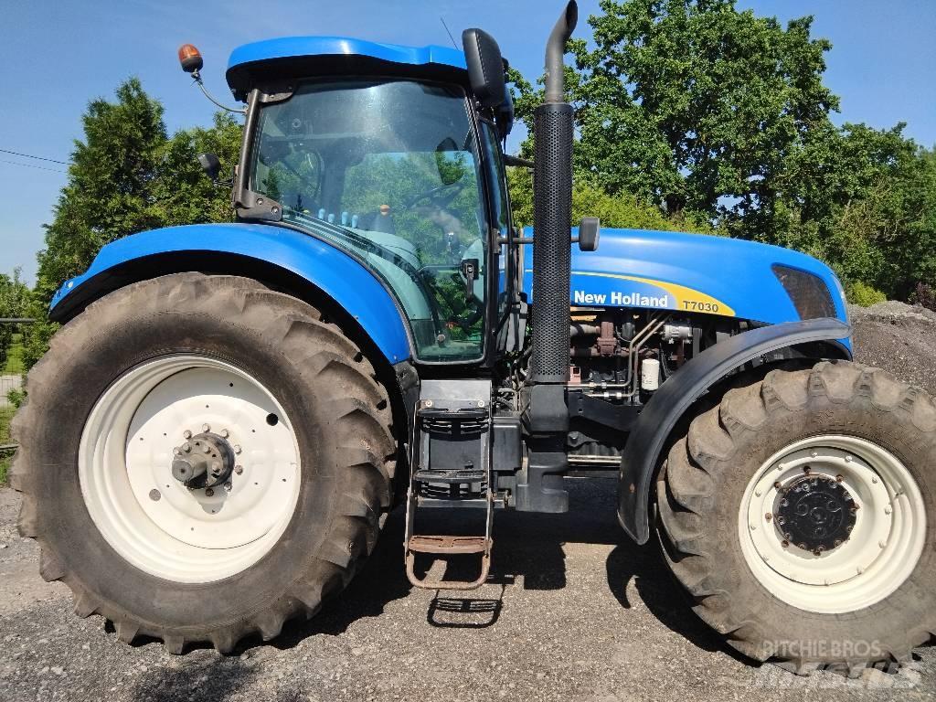 New Holland T7030 Traktory
